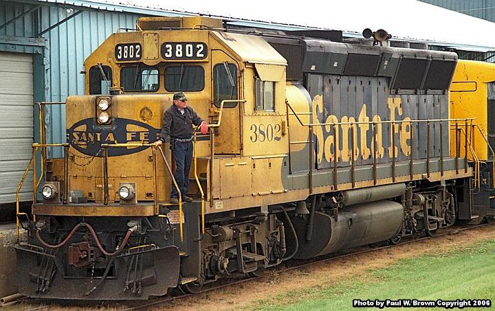 ATSF Images/ATSF 3802 Galesburg, IL 10-10-1996/GP40X 3802 LF 3_4 mod